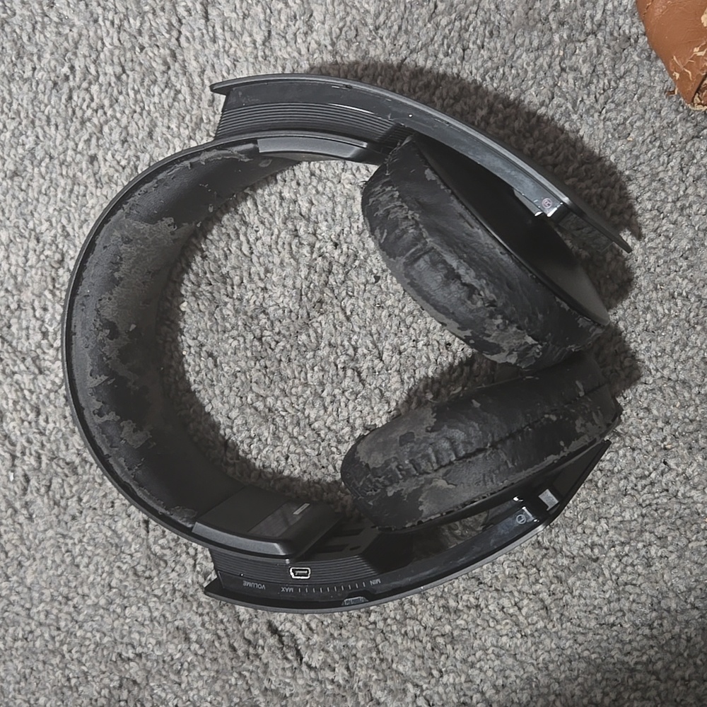 Sony Playstation Stereo Headset CECHYA-0080 for gaming audio and speaking